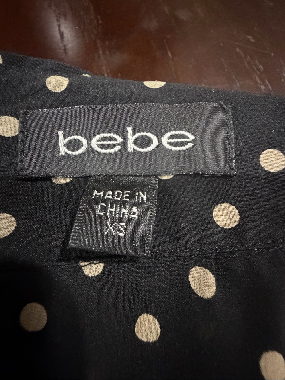 Bebe Women's Black Polka Dot Short-Sleeve Button-Up Top XS - Picture 8 of 8